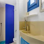 To Koukounari *