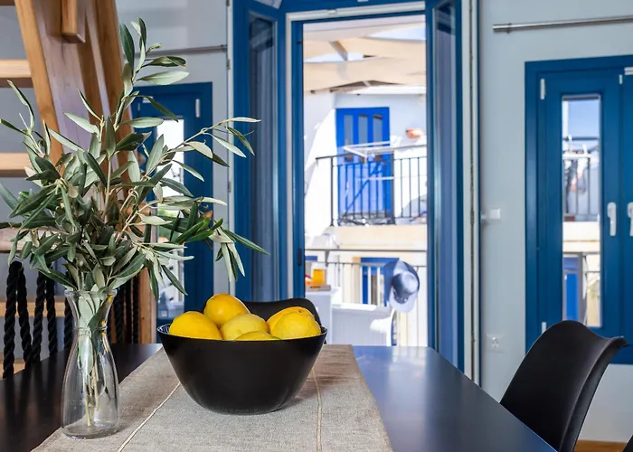 To Koukounari Case de vacanță