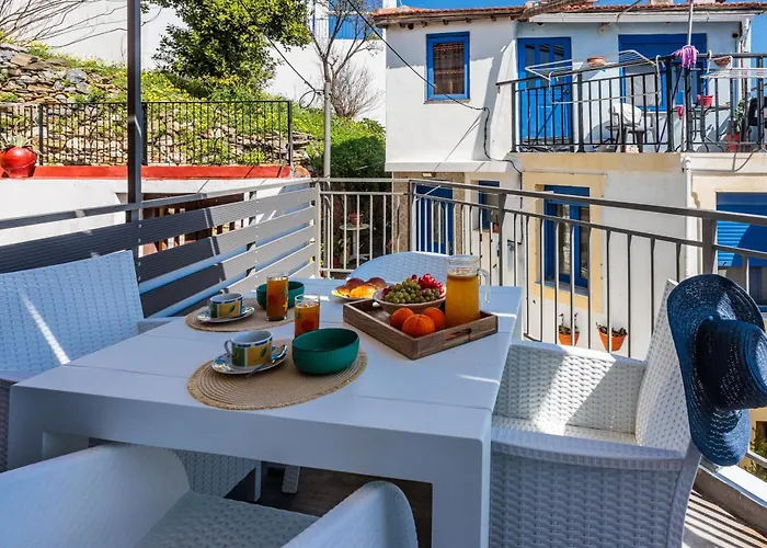 To Koukounari Skopelos